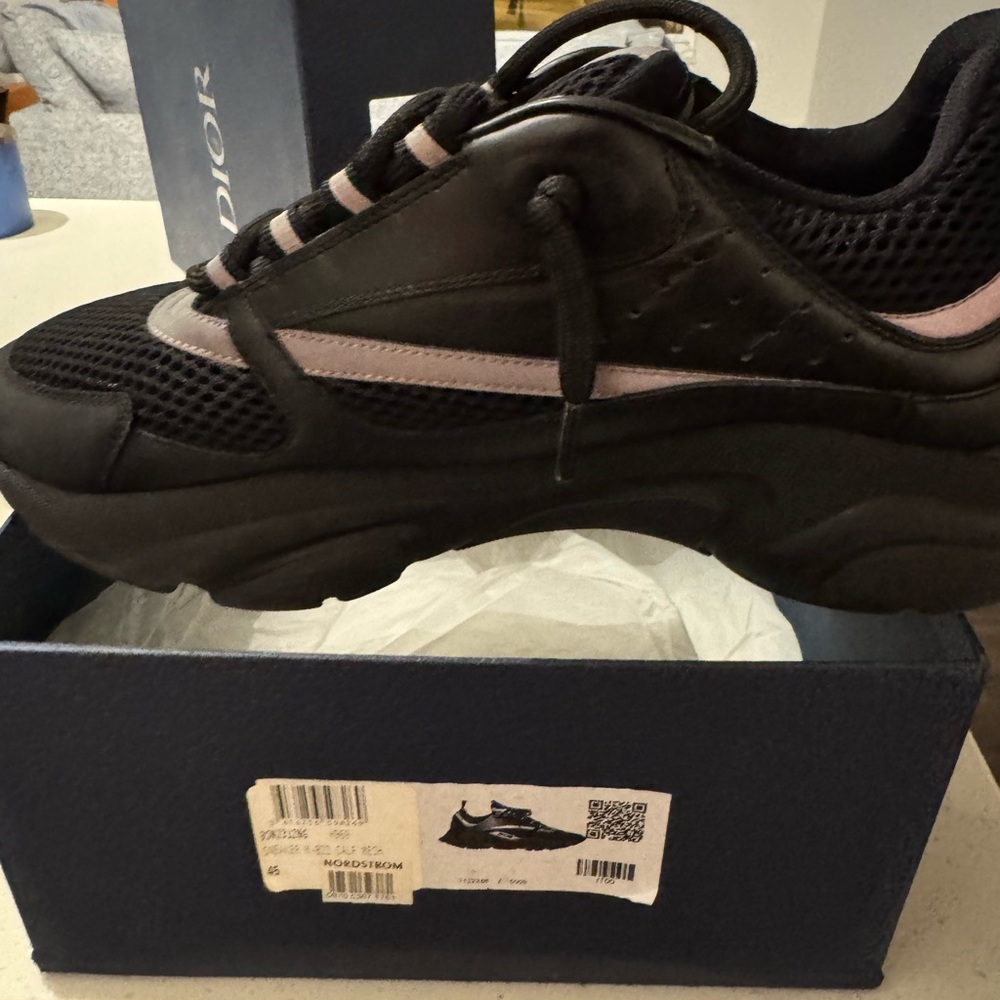 Christian Dior B22 sneaker 
black and silver 
Size 45